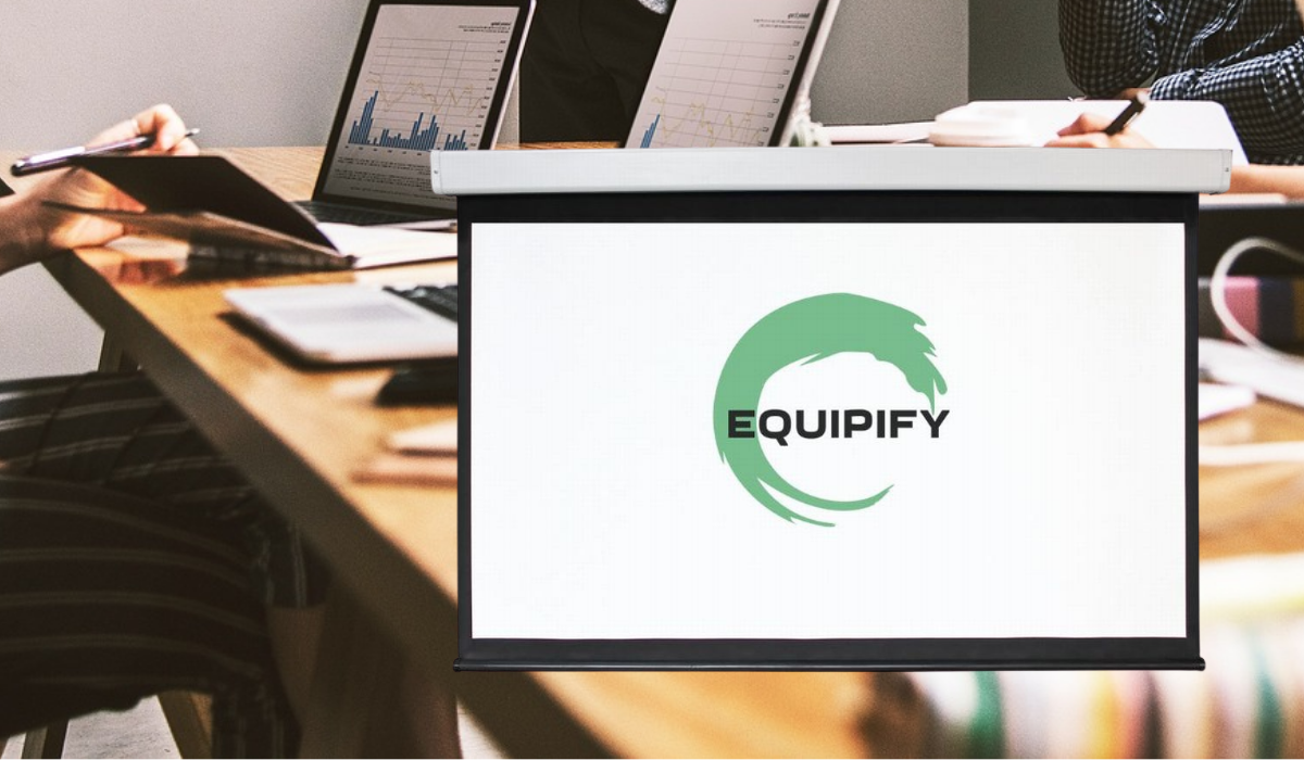 Проекційний екран для презентацій та бізнес-зустрічей: як обрати кращий варіант?